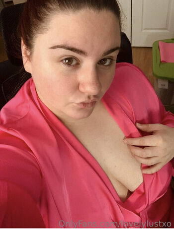 Full leaked Lovelylustxo page private onlyfans photo