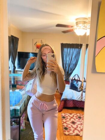 Full leaked Lovinlikelyssa private onlyfans photo