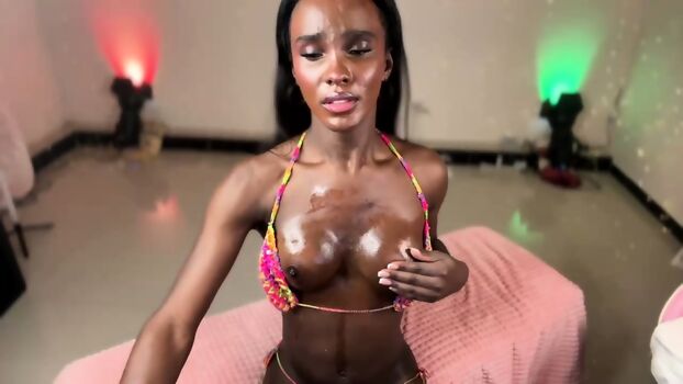 Full leaked Luanarisque private onlyfans photo