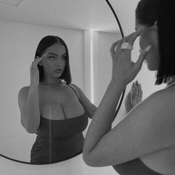 Full leaked Lucile private onlyfans photo