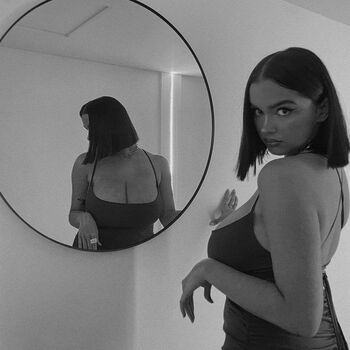 Full leaked Lucile private onlyfans photo