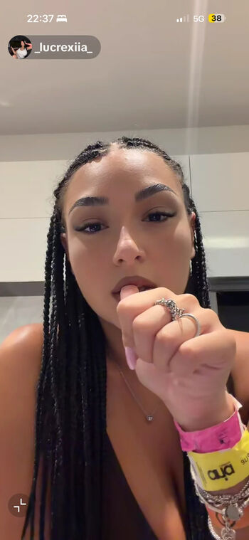 Full leaked Lucrexiia private onlyfans photo