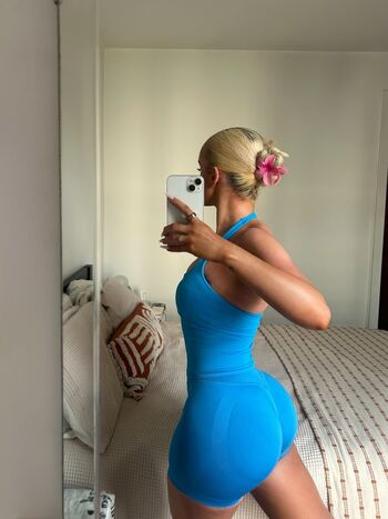 Full leaked Lucycombe private onlyfans photo