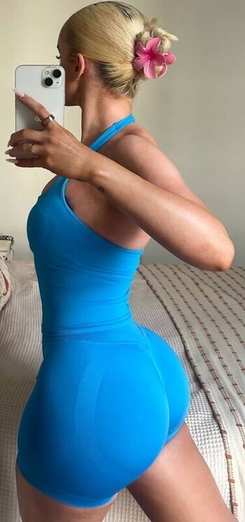 Full leaked Lucycombe private onlyfans photo