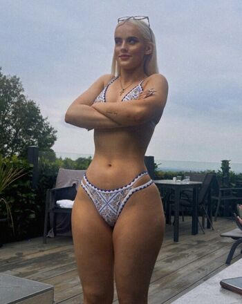 Full leaked Lucycombe private onlyfans photo