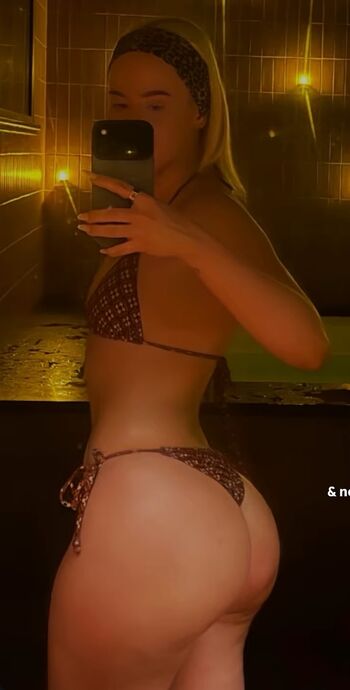 Full leaked Lucycombe private onlyfans photo