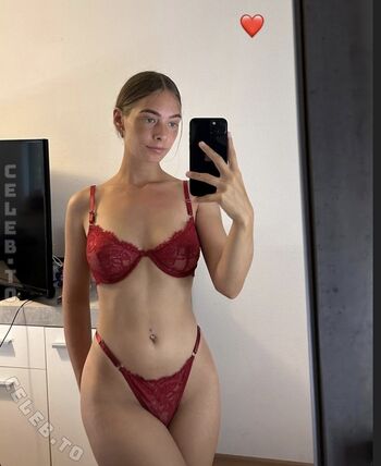 Full leaked Lucywhoelse page private onlyfans photo