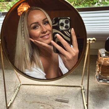 Full leaked Lulu private onlyfans photo
