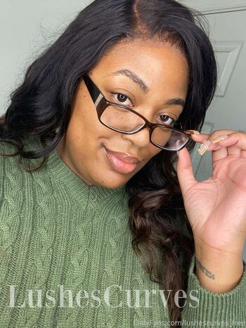 Full leaked Lushescurves private onlyfans photo