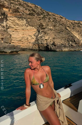 Full leaked Luuxisa private onlyfans photo