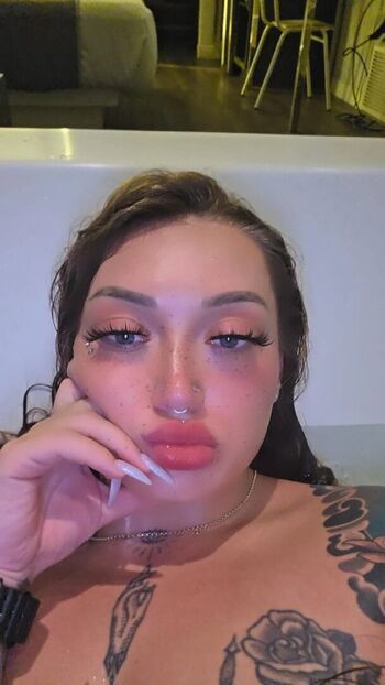 Full leaked Luxuriouslarue private onlyfans photo