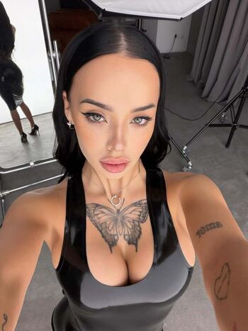 Full leaked Lyna com private onlyfans photo