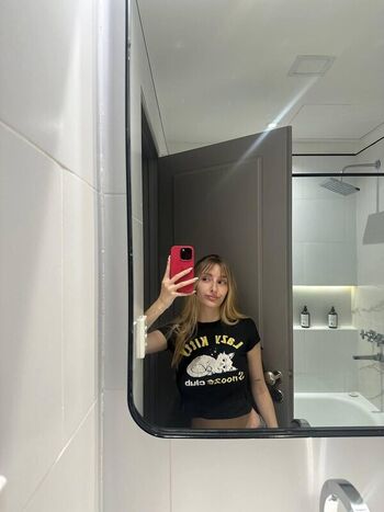 Full leaked Lynareid private onlyfans photo