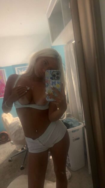 Full leaked Lyren strate private onlyfans photo