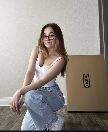 Full leaked Lyssaurora private onlyfans photo