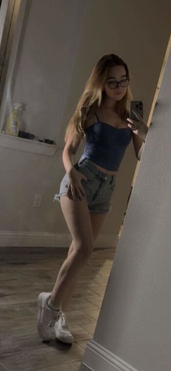 Full leaked Lyssaurora private onlyfans photo