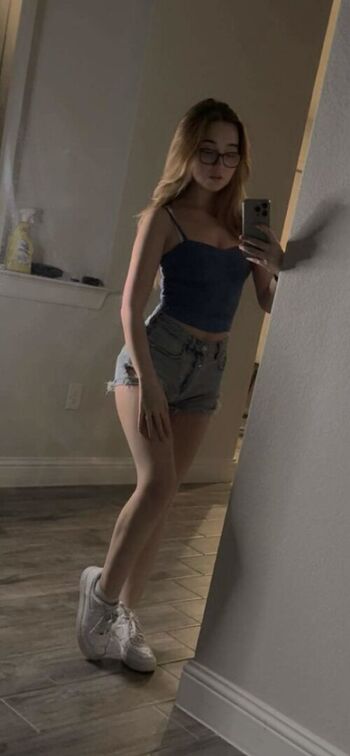 Full leaked Lyssaurora private onlyfans photo