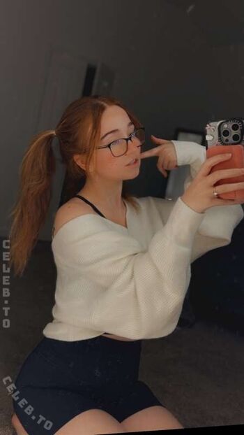 Full leaked Lyssaurora private onlyfans photo