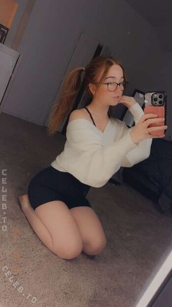 Full leaked Lyssaurora private onlyfans photo
