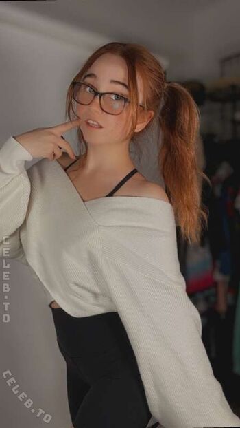 Full leaked Lyssaurora private onlyfans photo
