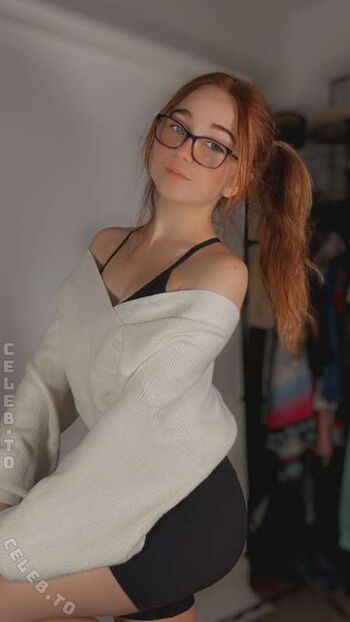 Full leaked Lyssaurora private onlyfans photo