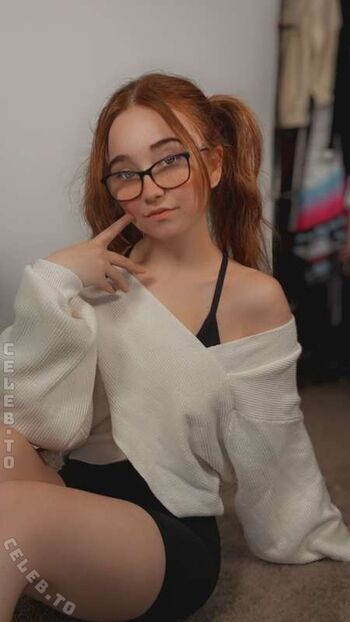 Full leaked Lyssaurora private onlyfans photo