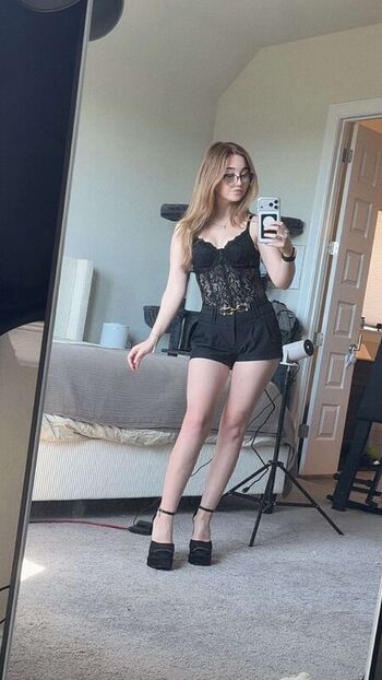Full leaked Lyssaurora private onlyfans photo