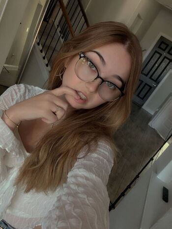 Full leaked Lyssaurora private onlyfans photo