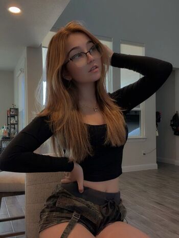Full leaked Lyssaurora private onlyfans photo