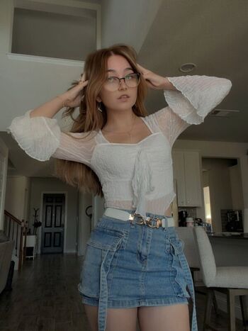 Full leaked Lyssaurora private onlyfans photo