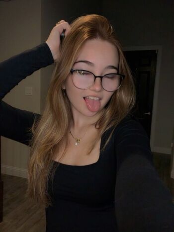 Full leaked Lyssaurora private onlyfans photo