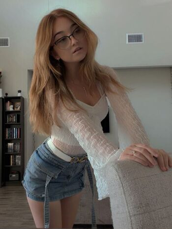 Full leaked Lyssaurora private onlyfans photo