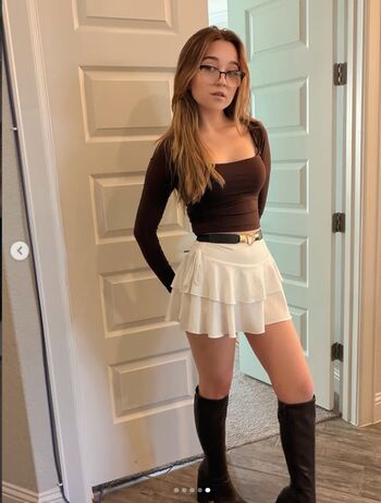 Full leaked Lyssaurora private onlyfans photo