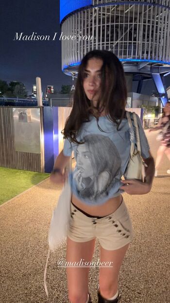 Full leaked Lyzzahh private onlyfans photo
