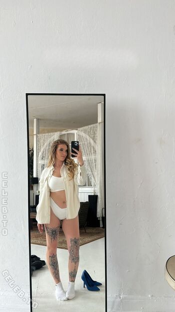 Full leaked M ellixx private onlyfans photo