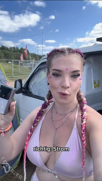 Full leaked M ellixx private onlyfans photo