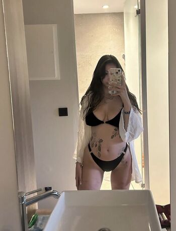 Full leaked Mackenzieroseuk private onlyfans photo