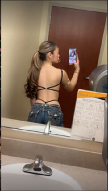 Full leaked Maddybellee private onlyfans photo