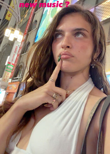 Full leaked Mae muller private onlyfans photo