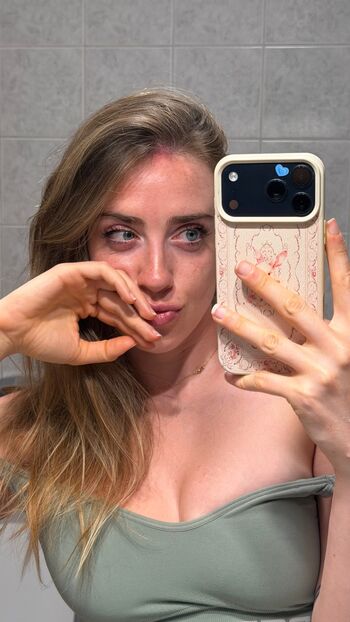 Full leaked Magui ansuz page private onlyfans photo