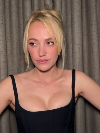 Full leaked Maika monroe page private onlyfans photo