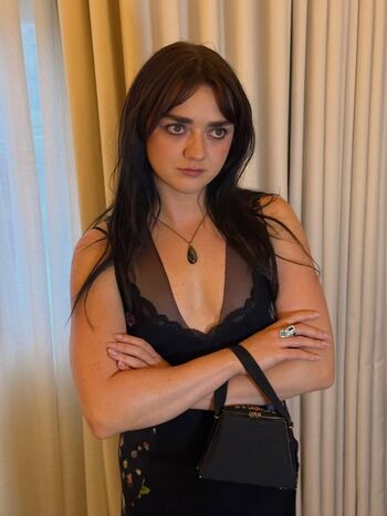 Full leaked Maisie williams page private onlyfans photo