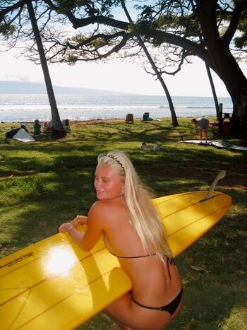 Full leaked Makenaheustis private onlyfans photo