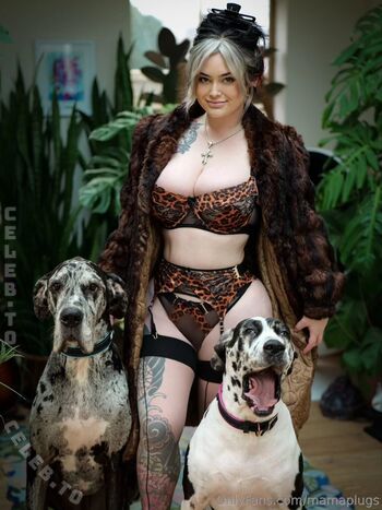 Full leaked Mamaplugs private onlyfans photo