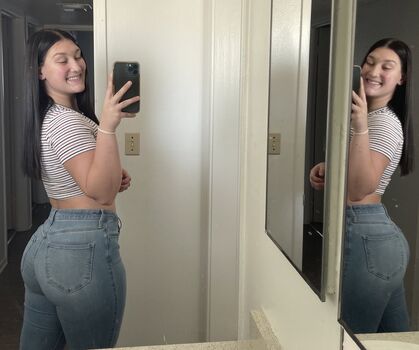 Full leaked Mamimelly private onlyfans photo