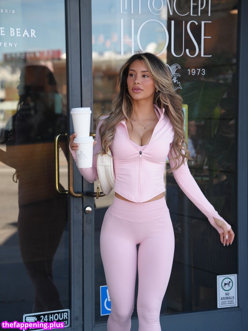 Mariana Morais [Instagram / Tiktok] / maarebeaar / slashedcontent Nude OnlyFans Photo #3