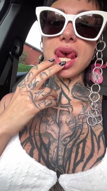 Full leaked Martamakeart private onlyfans photo