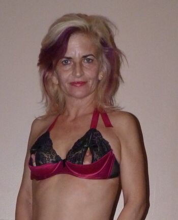 Full leaked Mature women private onlyfans photo