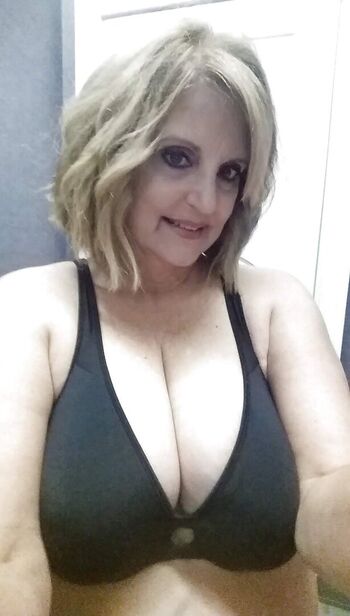 Full leaked Mature women page private onlyfans photo