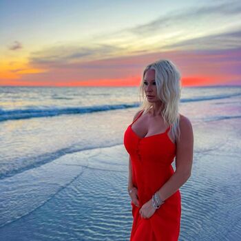 Full leaked Mature women private onlyfans photo